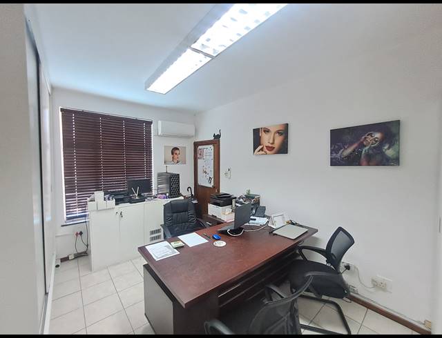 750M² OFFICE FOR SALE IN BRAMLEY